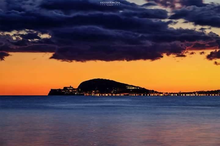 Galu Guest House Gaeta Buitenkant foto